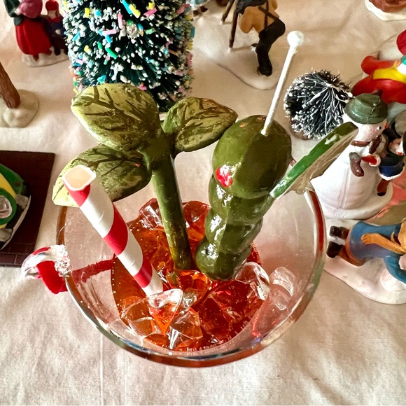 Christmas Glass Bloody Mary Cocktail Ornament Celery Stalk Lime Slice Olives - Picture 4 of 9